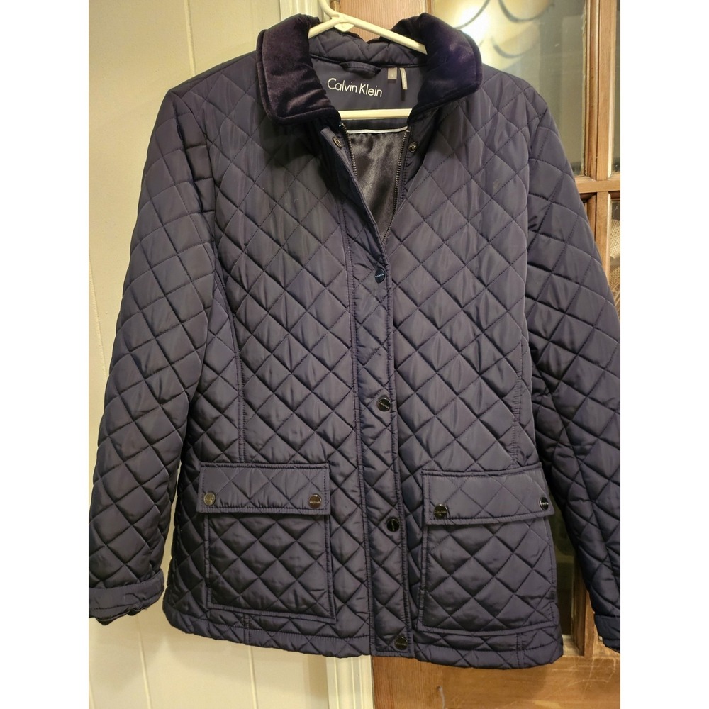Calvin Klein Ladies Quilted Coat with Velvet Collar, zipper and snaps, Sz Large